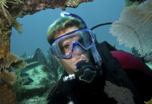 Scuba diving on the shipwreck 