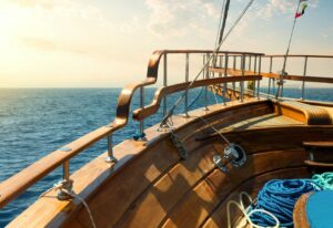 Парусник на закате