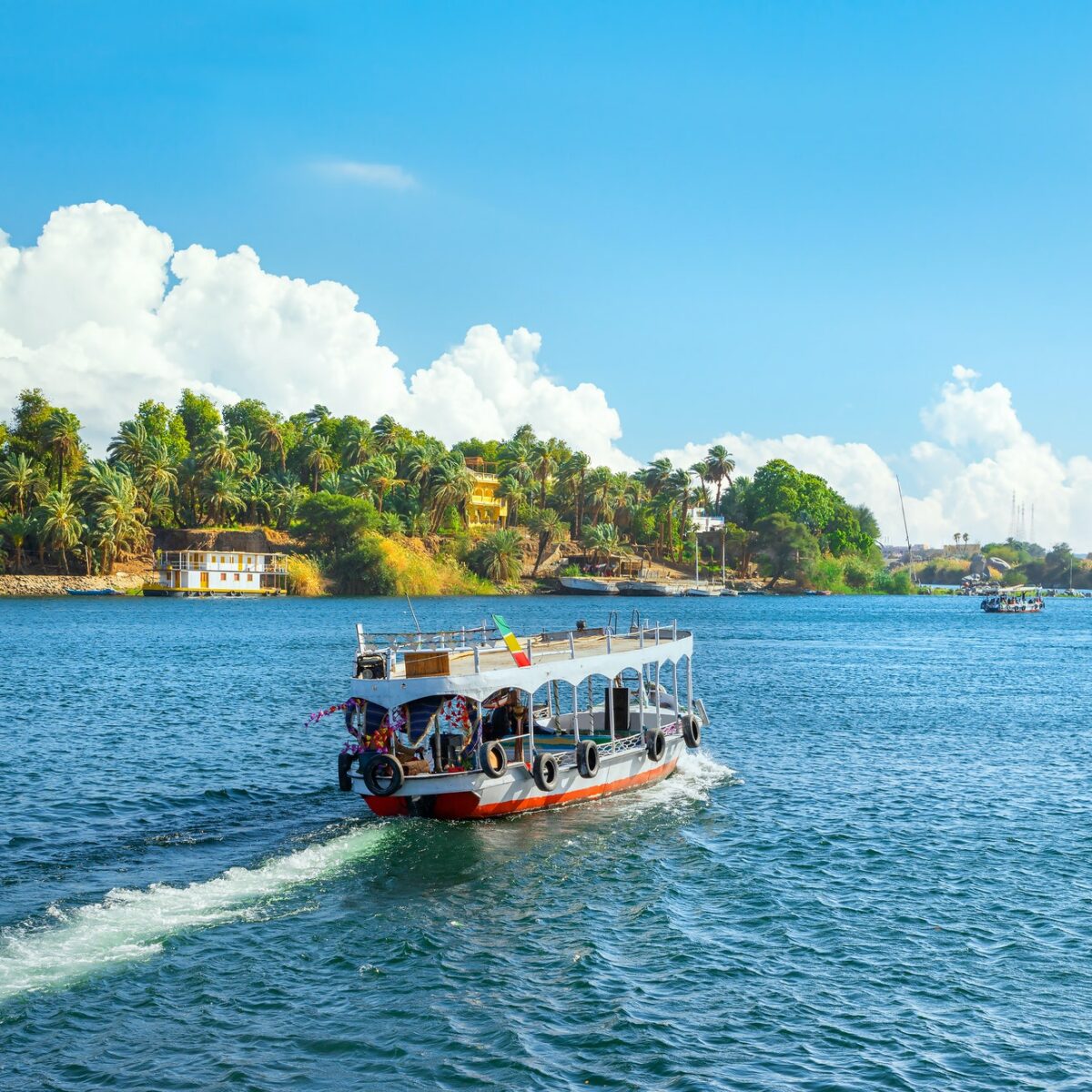 Turistivene Assuanissa